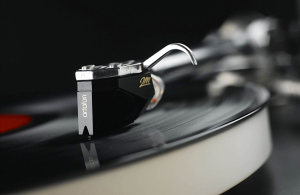 Proč vinyl zažívá renesanci? Analogový zvuk si získává další generace posluchačů